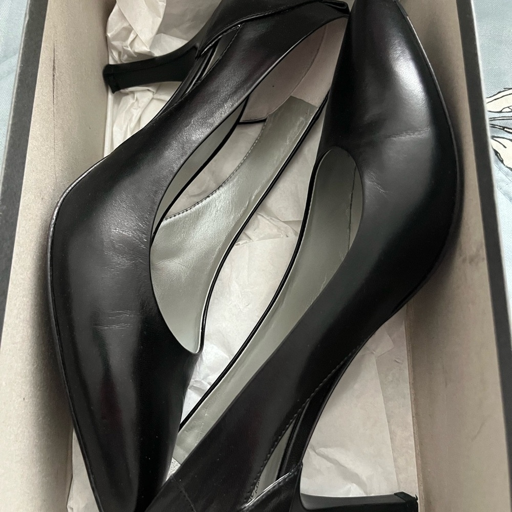 Nero Giardini Black Leather Pointed-Toe Heels